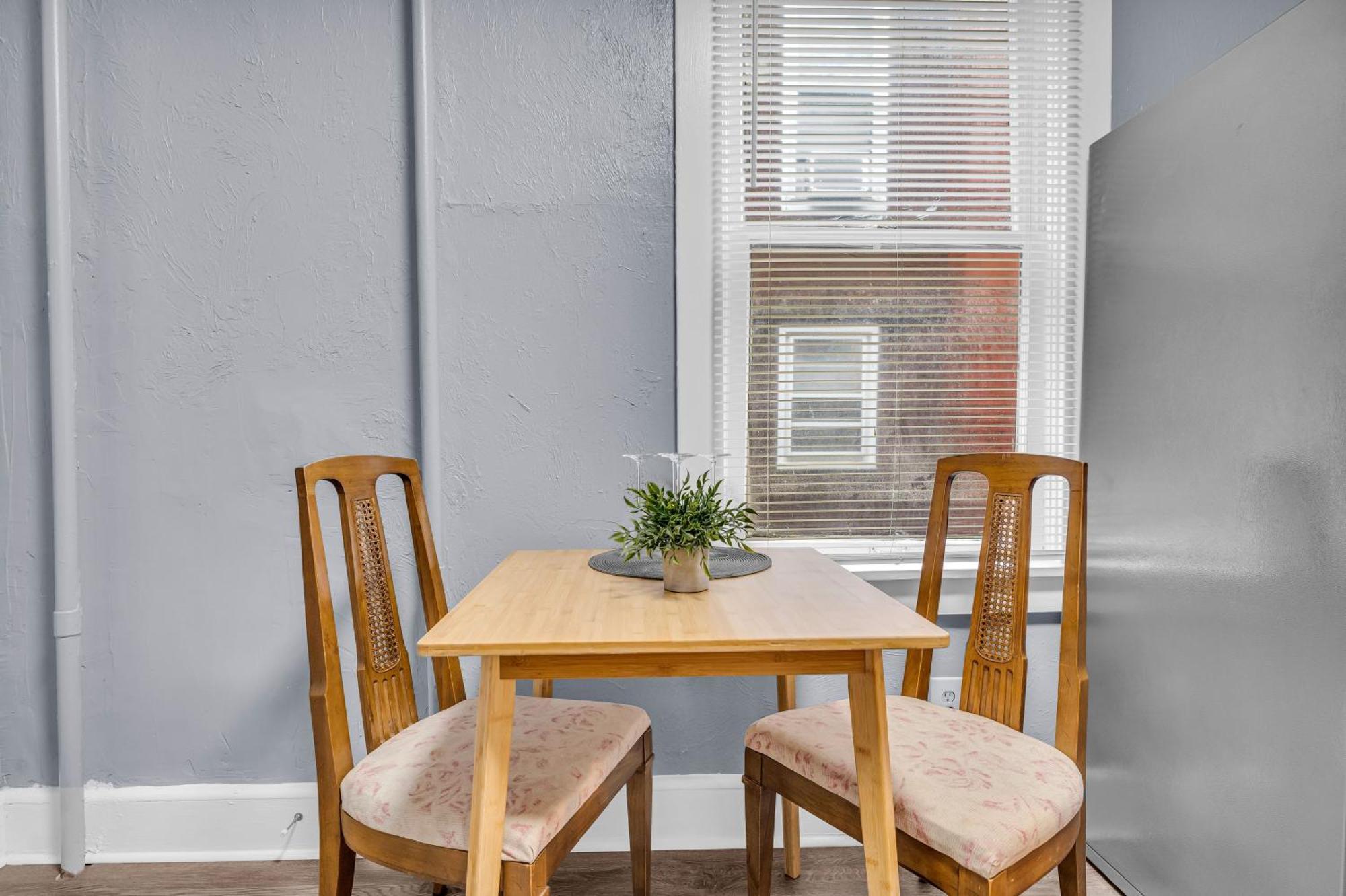 Historic Cozy Haven In Little Italy Apartamento Cleveland Exterior foto